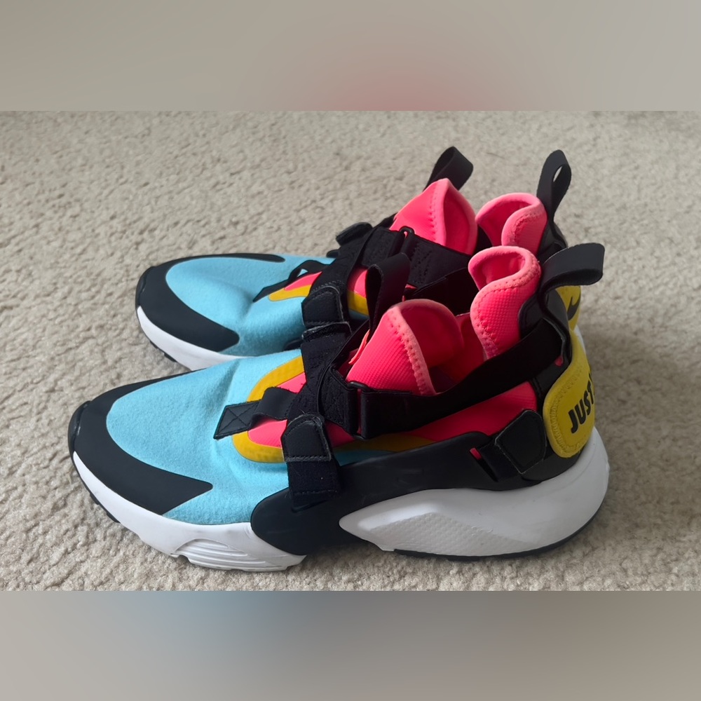 Nike Air Huarache City  - Size 9.5 - Picture 2 of 14